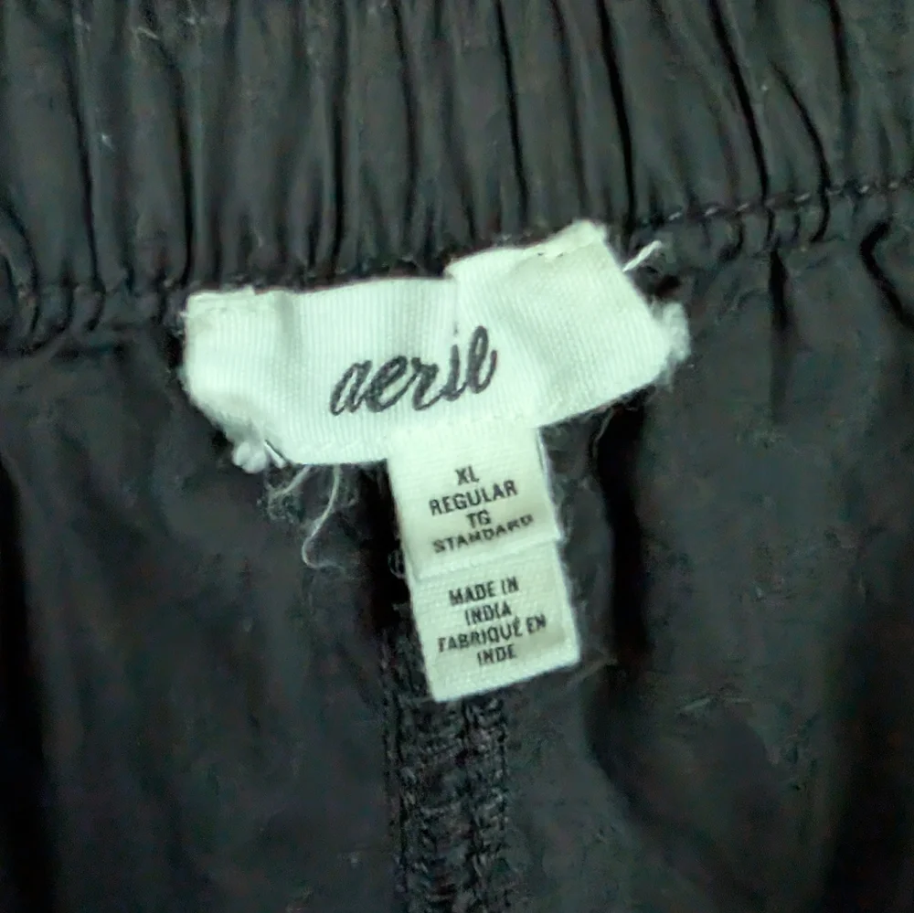 Aerie Black Cargo Pants - Picture 8 of 10